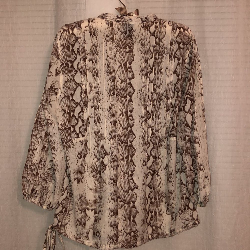 L Python Print Pullover Style V-Neck Long Sleeve … - image 5